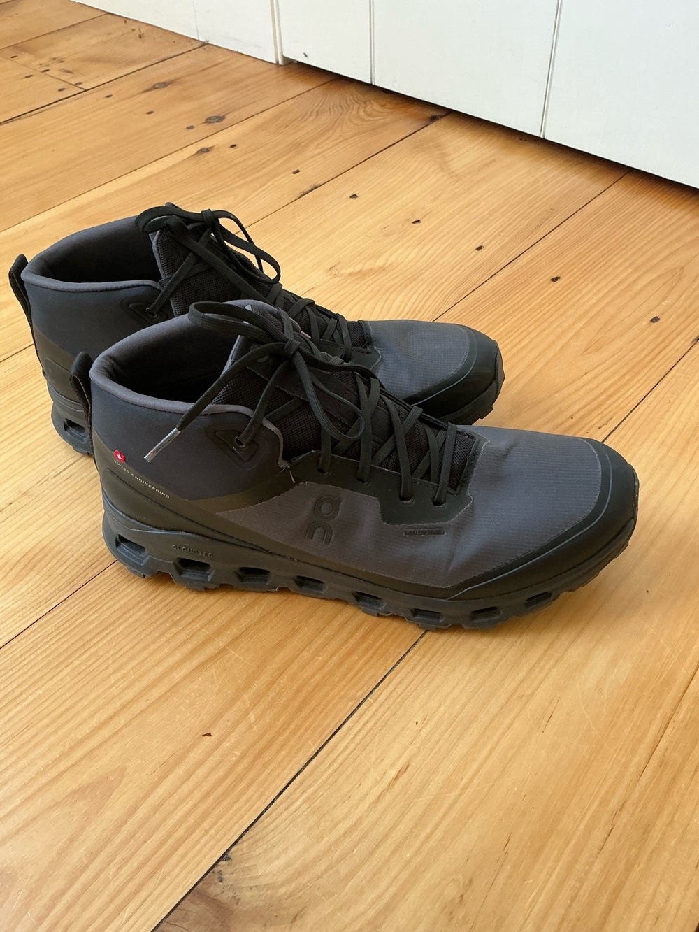 On Running Men’s Cloudroam Waterproof Boots Black Eclipse Size 11